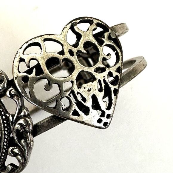 Silver tone heart bracelet - Picture 3 of 8